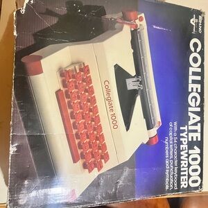 Collegiate 1000 Typewriter - White and Red